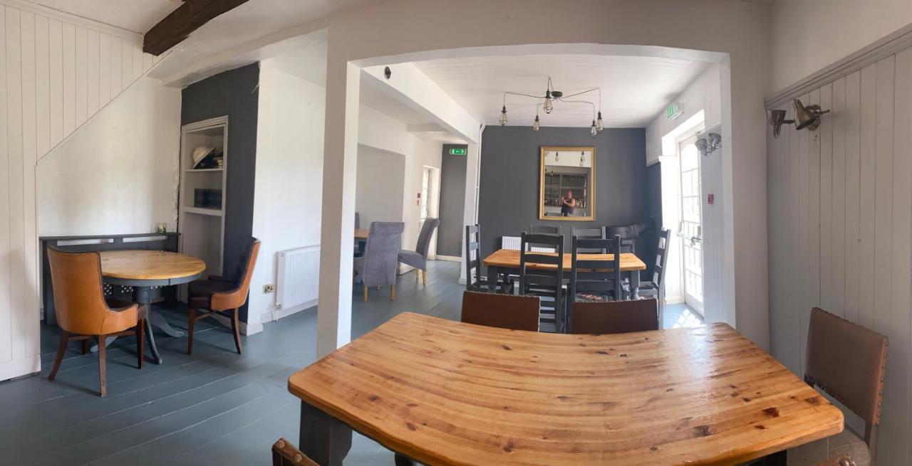 Chainbridge Usk Riverside Gastro Pub And Accommodation Trostrey Extérieur photo
