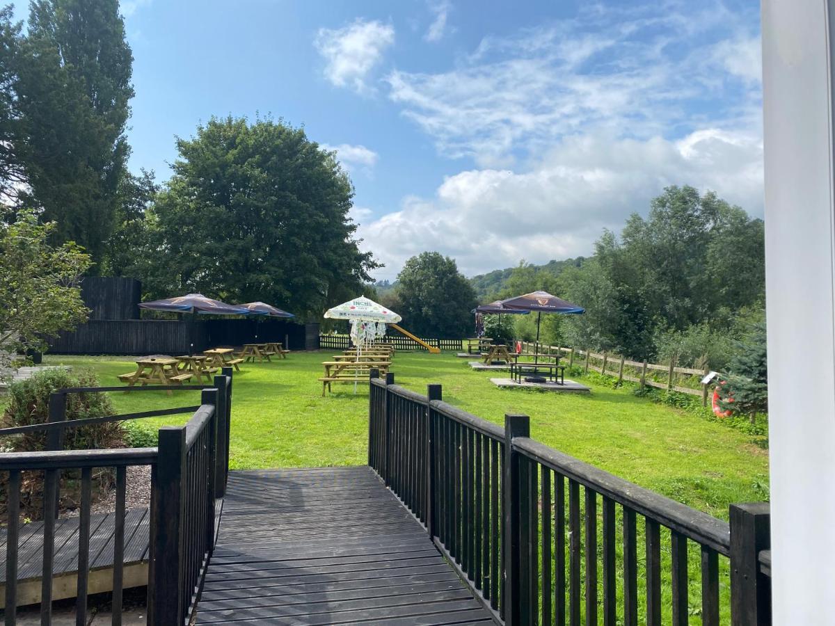 Chainbridge Usk Riverside Gastro Pub And Accommodation Trostrey Extérieur photo